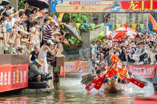 斯特林本场数据：1次助攻，4次过人成功1次，9次对抗成功3次